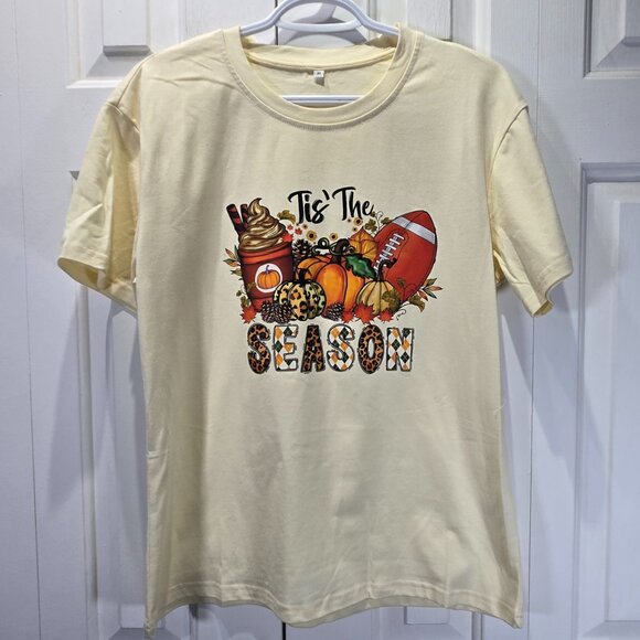 New Women’s “Tis the Season” Football Graphic T-Shirt – Size Medium - Picture 1 of 6